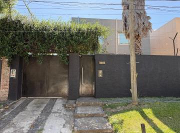 Casa · 240m² · 3 Dormitorios · 2 Cocheras · Venta Casa Racionalista en La Horqueta