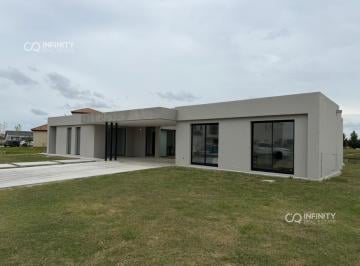 Casa · 260m² · 6 Ambientes · 2 Cocheras · Venta Casa Al Río en El Naudir - Barrio Náutico