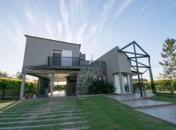 Casa · 172m² · 5 Ambientes · 1 Cochera · Casa en Zona Country