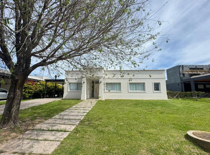 Casa · 160m² · 5 Ambientes · 2 Cocheras