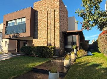 Casa de 4 ambientes, Guaymallén · Barrio Privado Hacienda de La Cruz - Casa. en Venta