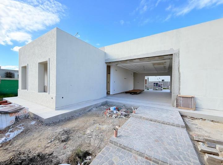 Casa · 147m² · 4 Ambientes · 5 Cocheras