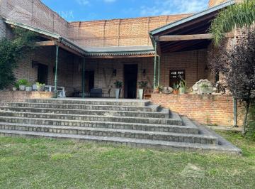 Casa · 468m² · 3 Dormitorios · 2 Cocheras · Casa en Alquiler en Calle 9 de Julio Unquillo