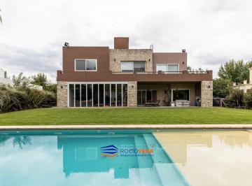 Casa · 520m² · 7 Ambientes · 2 Cocheras · Venta de Casa en Country Terravista General Rodriguez