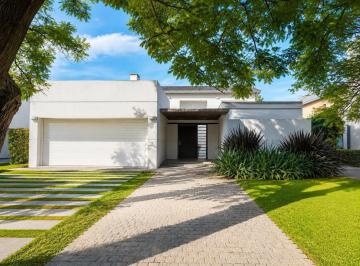 Casa · 460m² · 8 Ambientes · 4 Cocheras · Venta Casa en Country del Jockey Club Cordoba