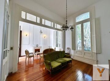 Casa · 254m² · 8 Ambientes · Casa en Venta - 5 Dorm. 4 Baños - 254 m² - La Plata
