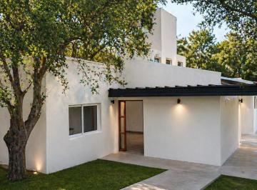 Casa · 100m² · 10 Ambientes · 2 Cocheras · Country Villa Catalina, Apta Credito 3 Dorm.!