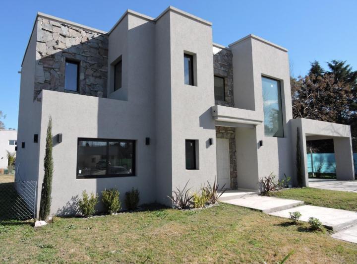 Casa · 240m² · 6 Ambientes