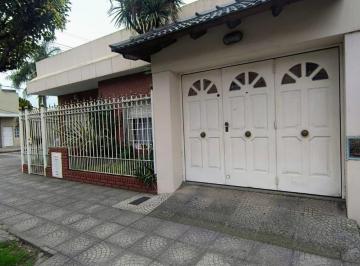 Casa de 4 ambientes, La Matanza · Excelente Casa en Lote Propio en Esquina | 3 Dorm (1 en Suite) + Quincho con Parrilla y Cocheras