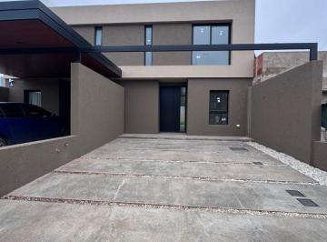 Casa de 7 ambientes, Córdoba · Increible Duplex de Tres Dorm. en Docta Av Etapa IV