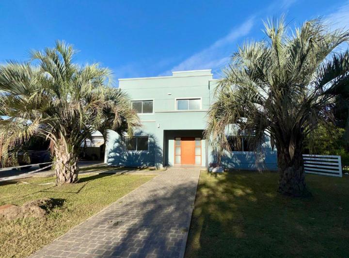 Casa · 360m² · 7 Ambientes · 2 Cocheras