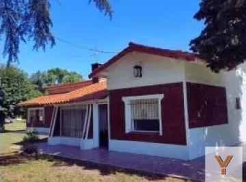 Quinta vacacional · 210m² · 6 Ambientes · Quinta en Venta - 3 Dorm. 2 Baños - Cañuelas