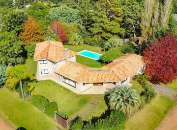Foto1 · Se Vende Casa 5 Dorm., con Piscina en Rincon del Indio, Playa Brava, Punta del Este.