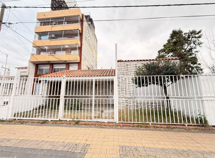 Casa · 198m² · 4 Ambientes · 1 Cochera