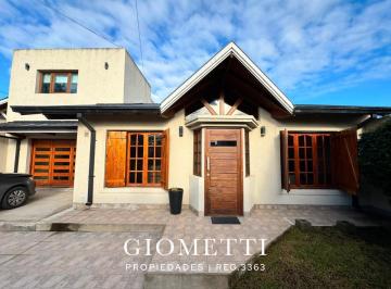 Casa · 138m² · 4 Ambientes · 1 Cochera · Casa en Punta Mogotes
