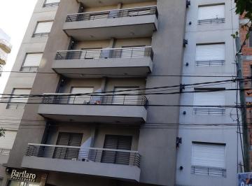 Departamento de 2 ambientes, Morón · Departamento: Morón - 2 Amb Al Fte. C/balcón 5 Cdras. de Estación