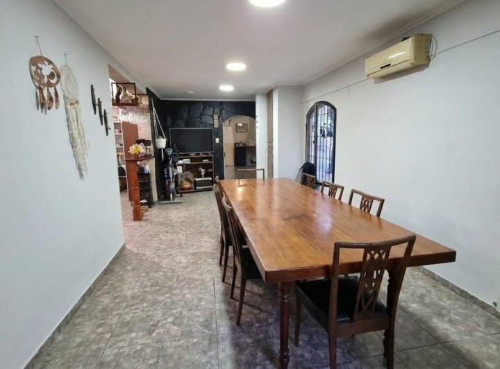 Casa · 212m² · 4 Ambientes · 1 Cochera