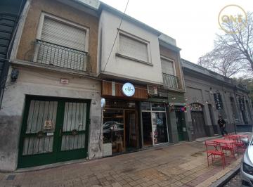 Casa · 200m² · 6 Ambientes · 1 Cochera · Casa en Alquiler en La Plata
