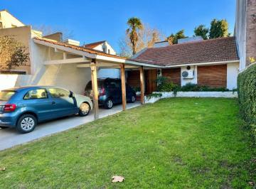 Casa de 4 ambientes, Almirante Brown · Hermoso Chalet en Dos Planta! Excelente Ubicacion!