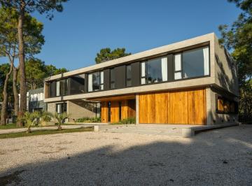 Casa · 1584m² · 6 Ambientes · 4 Cocheras · Casa en Venta La Herradura Pinamar
