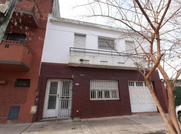 Casa · 197m² · 5 Ambientes · 1 Cochera · Venta Casa 5 Amb. Flores