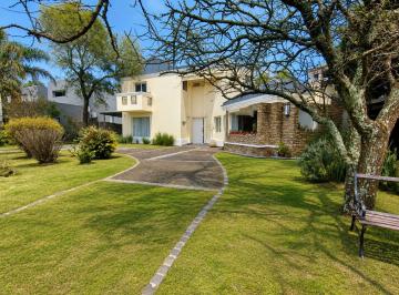 Casa · 800m² · 4 Ambientes · 3 Cocheras · ¡Venta! Casa en Los Árboles - Valle Escondido - 4 Dorm. ¡Con Escritura!