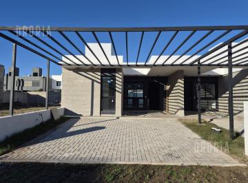 PH · 80m² · 2 Dormitorios · 2 Cocheras · Se Vende Duplex en Solares de Manantiales, Sobre Boulevard Principal! Mza 55 Lote 19