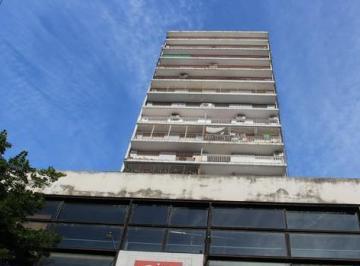 Departamento · 33m² · 2 Ambientes · Entre Rios Al 200 Alquiler Departamento Monoambiente Divisible con Patio de Uso Exclusivo en Rosario
