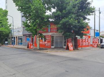 Local comercial · 311m² · 8 Ambientes · 1 Cochera · Vende: Casa con Local Comercial Pilar Centro.