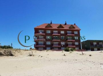 Departamento de 3 ambientes, Villa Gesell · Excelente Departamento 3 Ambientes Frente Al Mar con Ascensor, Quincho Cubierto, Garaje y Baulera.