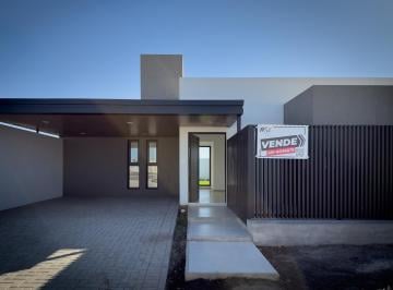 Casa · 195m² · 5 Ambientes · 2 Cocheras · Casa en Venta Pampas de Manantiales, Toda Pb