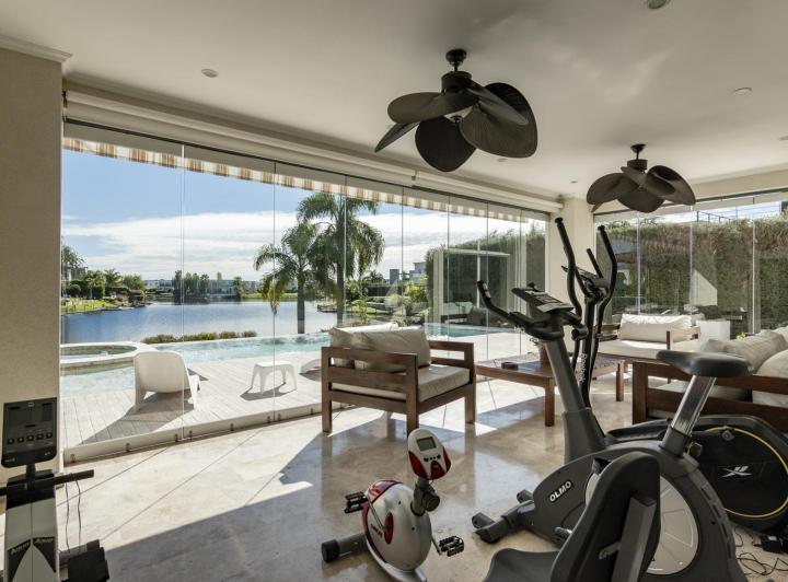 Casa · 347m² · 5 Ambientes · 1 Cochera