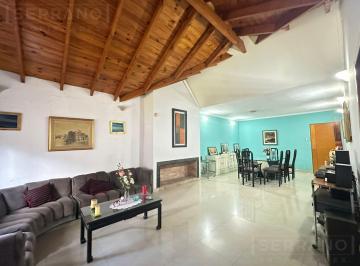 Casa · 116m² · 3 Ambientes · 1 Cochera · Venta Casa 3 Ambientes con Jardin y Pileta en Martinez