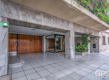 Departamento · 117m² · 5 Ambientes · 1 Cochera · Edificio de Categoria - Reciclado a Nuevo - 5 Ambientes con Cochera Fija y Balcón en Recoleta