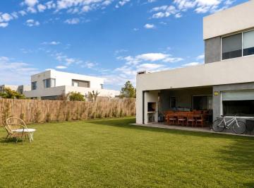 Casa · 90m² · 3 Ambientes · Casa Dúplex en Alquiler en Casas de Santa Guadalupe, Casas del Este, Pilar del Este