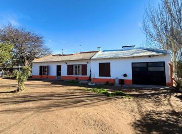 Casa · 148m² · 3 Ambientes · 1 Cochera · Casa Quinta en Tordo 471 - Lowo Che