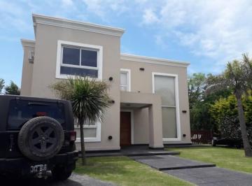 Casa · 217m² · 6 Ambientes · Casa en Venta en San Lucas - Maroto Propiedades - Vende - San Lucas Village
