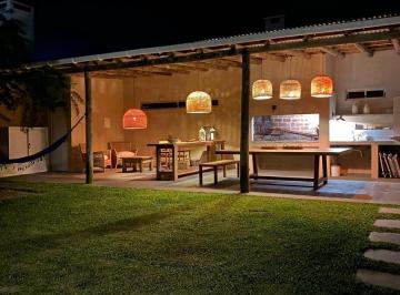 Casa · 120m² · 3 Ambientes · 1 Cochera · Casa en Alquiler Temporario Manantiales | 2 Dorm. | Parrillero