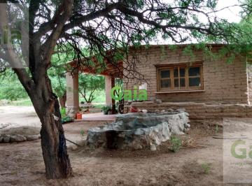 Casa · 90m² · 2 Ambientes · Venta Amplio Terreno con Casa de Adobe Nueva en San Carlos