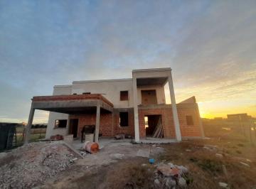 Casa de 6 ambientes, San Vicente · Casa en Venta en Santa Clara Al Sur