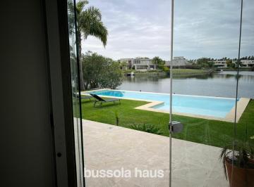 Casa · 248m² · 6 Ambientes · 3 Cocheras · Casa en Alquiler 4 Dorm. Amoblada Al Lago en Los Alisos Nordelta.