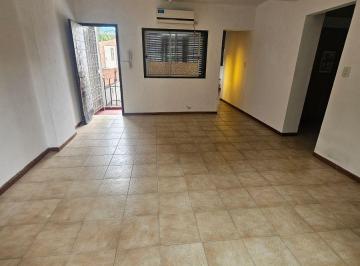 PH de 4 ambientes, Tres de Febrero · PH 4 Amb. con Balcón, Patio y Terraza. Muy Amplio - Exc Ubicación
