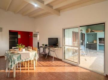 Casa · 76m² · 3 Ambientes · 2 Cocheras · Casa en Venta La Plata 2 Dorm. Doble Cochera