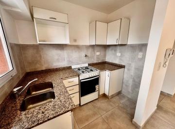 Departamento · 44m² · 2 Ambientes · Alquiler Dpto Amb Balcon Vestidor Moron