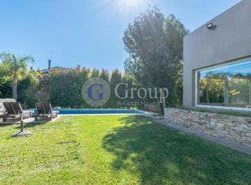 Casa · 199m² · 6 Ambientes · 4 Cocheras · Casa en Alquiler Amoblado en Ayres Plaza, Pilar con Pileta