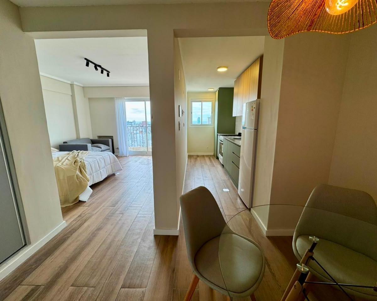 Departamento 1 ambiente A la calle con balcón en venta