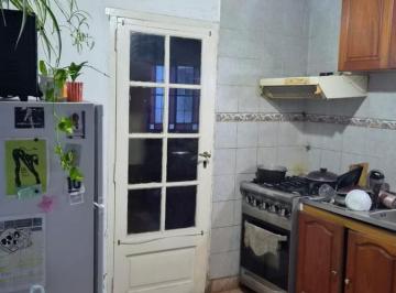 Casa · 200m² · 6 Ambientes · Casa en Venta - 3 Dorm. 1 Baño - 350 m - Berisso
