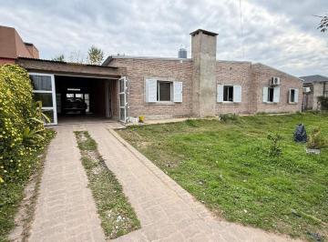 Casa · 230m² · 6 Ambientes · 2 Cocheras · Casa en Venta en Loteo "Lomas de San Jose"