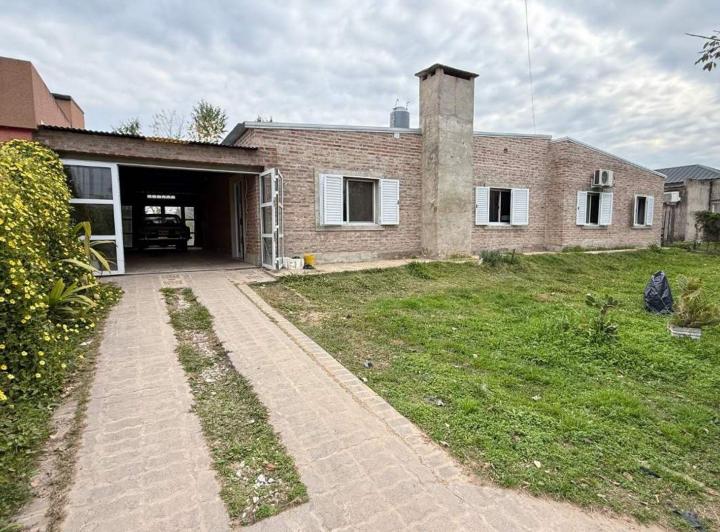 Casa · 230m² · 6 Ambientes · 2 Cocheras