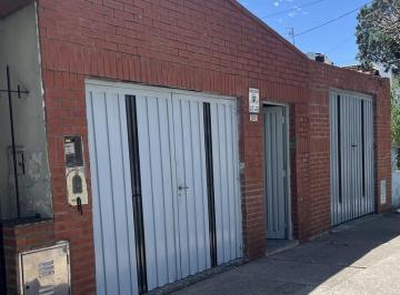 Casa · 303m² · 5 Ambientes · 2 Cocheras · Casa en Gerli Venta 5 Ambientes